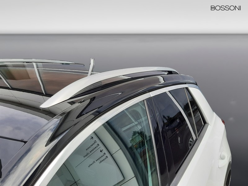 25 - Volkswagen T-Roc 1.0 tsi 110cv r line