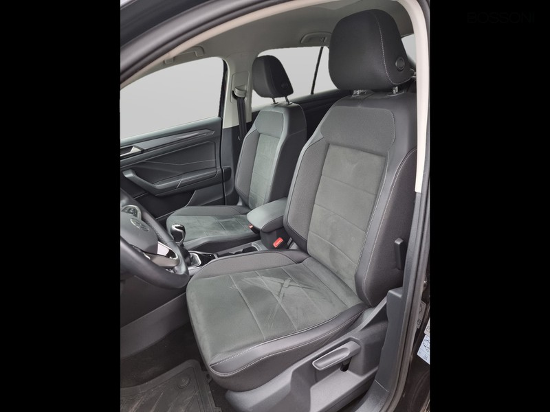 7 - Volkswagen T-Roc 1.0 tsi 110cv style