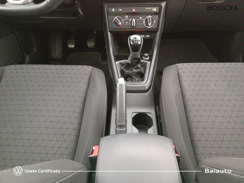 13 - Volkswagen T-Cross 1.0 tsi 110cv style
