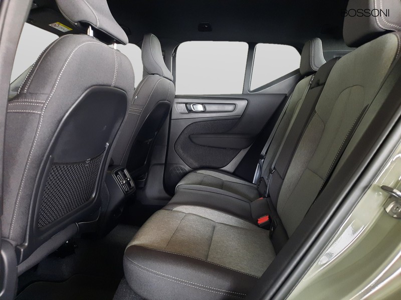 7 - Volvo XC40 2.0 b3 core automatico