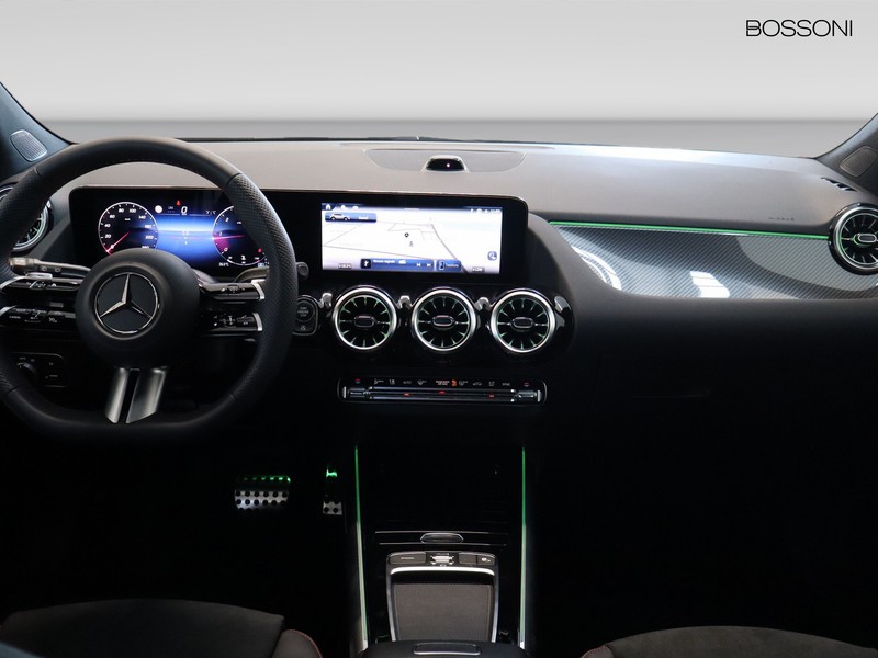 13 - Mercedes GLA 200 d amg line extra 8g-dct