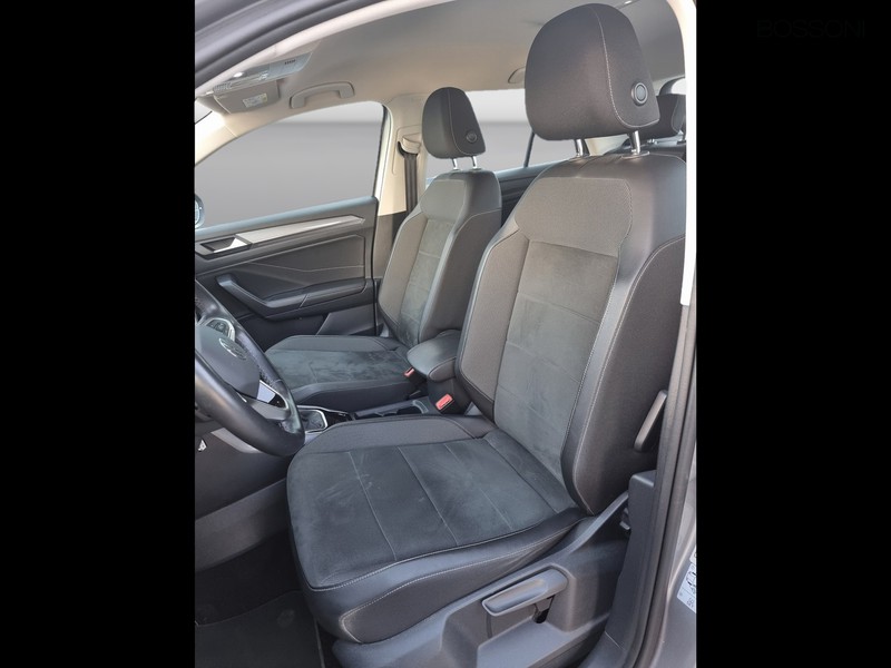 7 - Volkswagen T-Roc 1.5 tsi act style dsg
