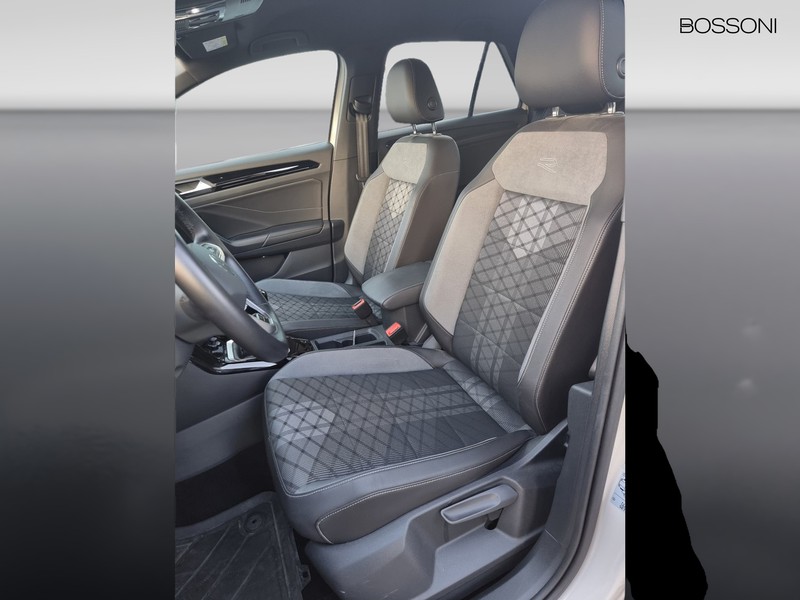 7 - Volkswagen T-Roc 1.0 tsi 110cv r line