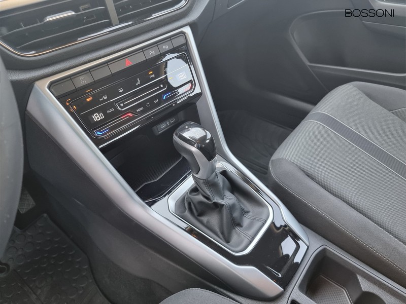 7 - Volkswagen T-Roc 1.5 tsi act life dsg
