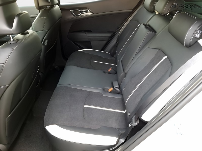 13 - Kia Sportage 1.6 t-gdi hev gt-line sunroof pack 2wd at6
