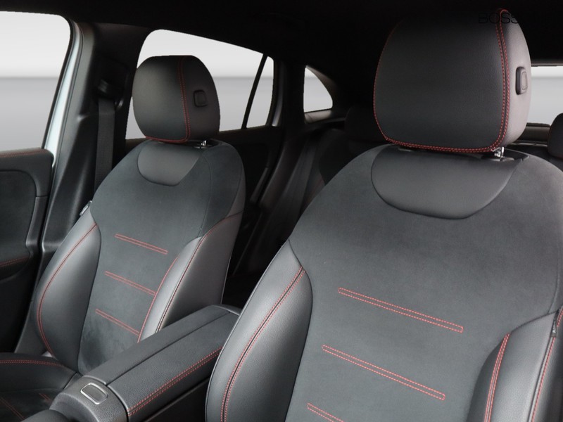 7 - Mercedes GLA 200 d premium 4matic 8g-dct