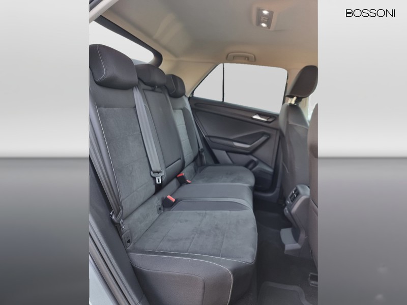13 - Volkswagen T-Roc 1.0 tsi 110cv style