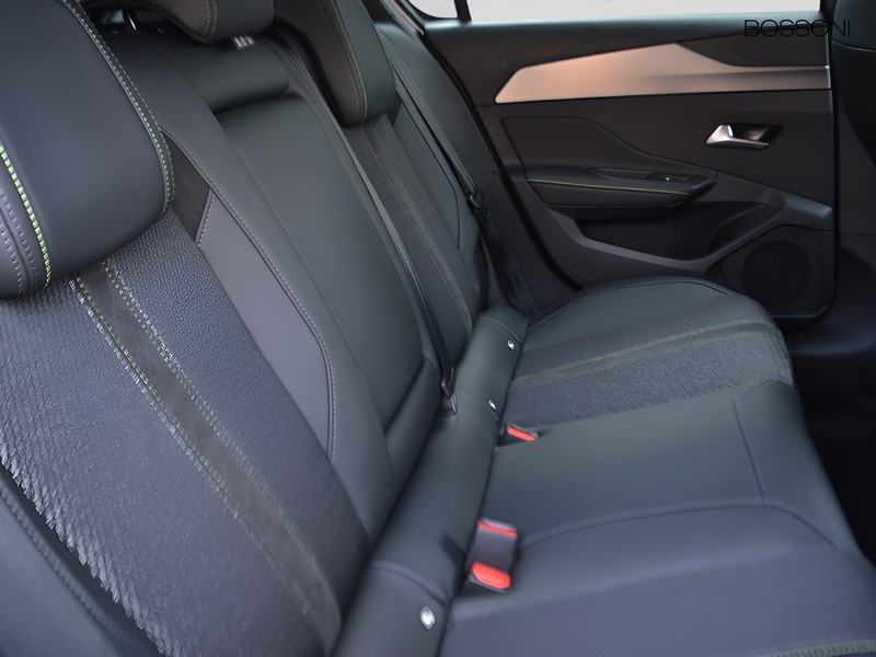 7 - Peugeot 308 1.2 hybrid 145cv gt e-dcs6