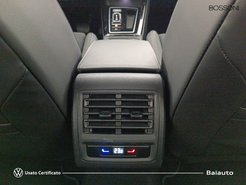 13 - Volkswagen Golf 2.0 tdi scr 150cv style dsg