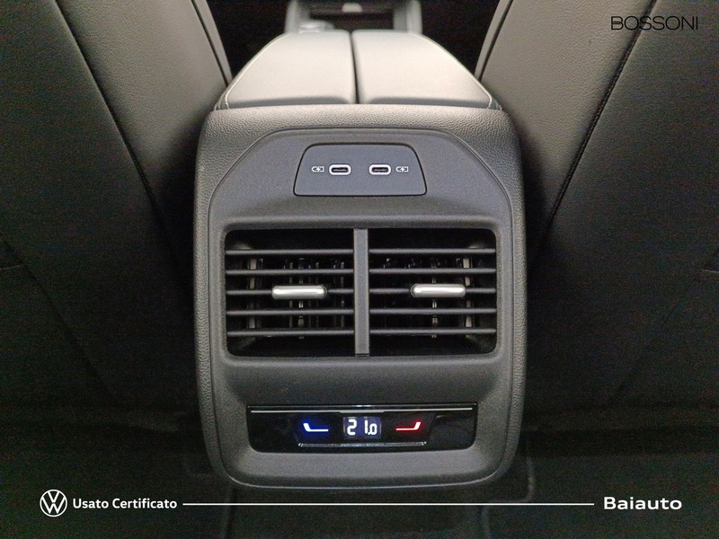 13 - Volkswagen Passat 2.0 tdi scr evo 150cv business dsg