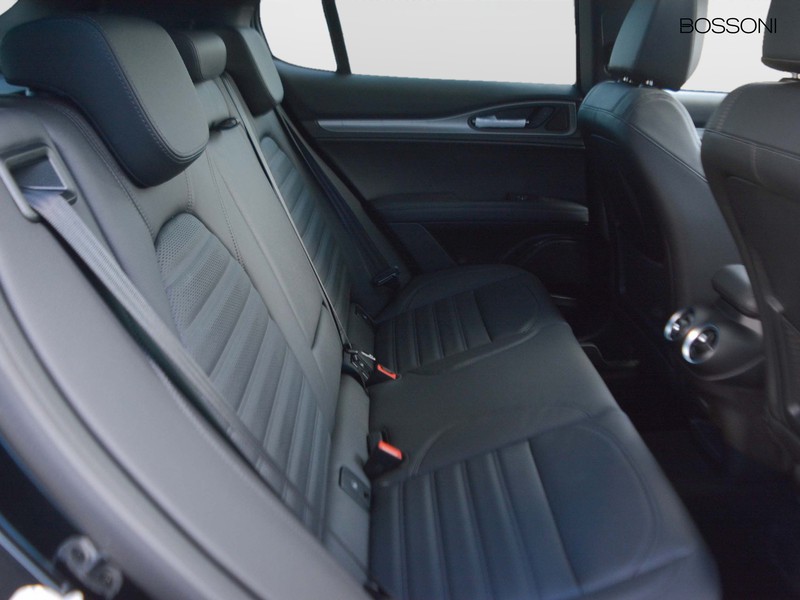 7 - Alfa Romeo Stelvio 2.2 turbo 210cv veloce q4 at8
