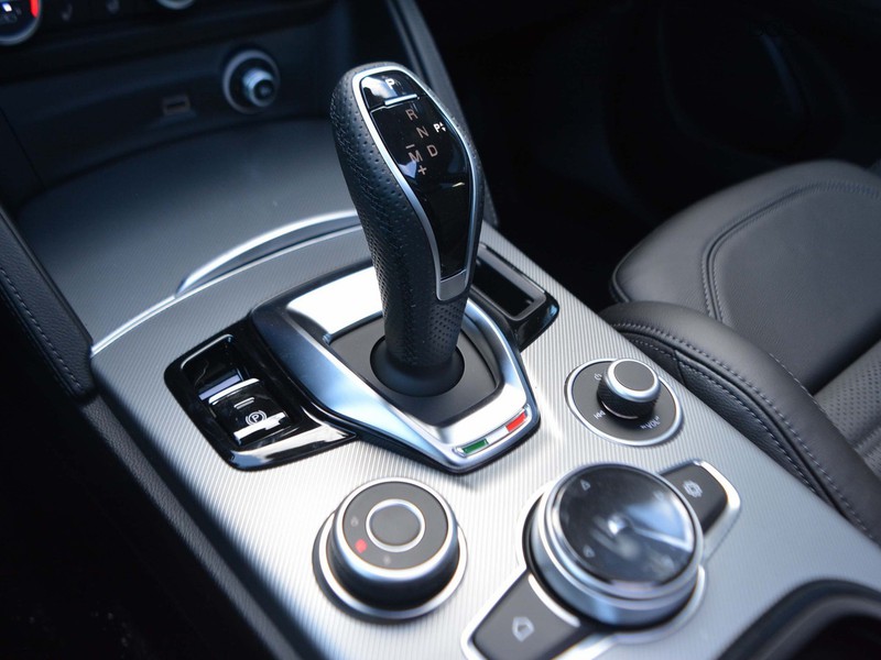 19 - Alfa Romeo Stelvio 2.2 turbo 210cv veloce q4 at8