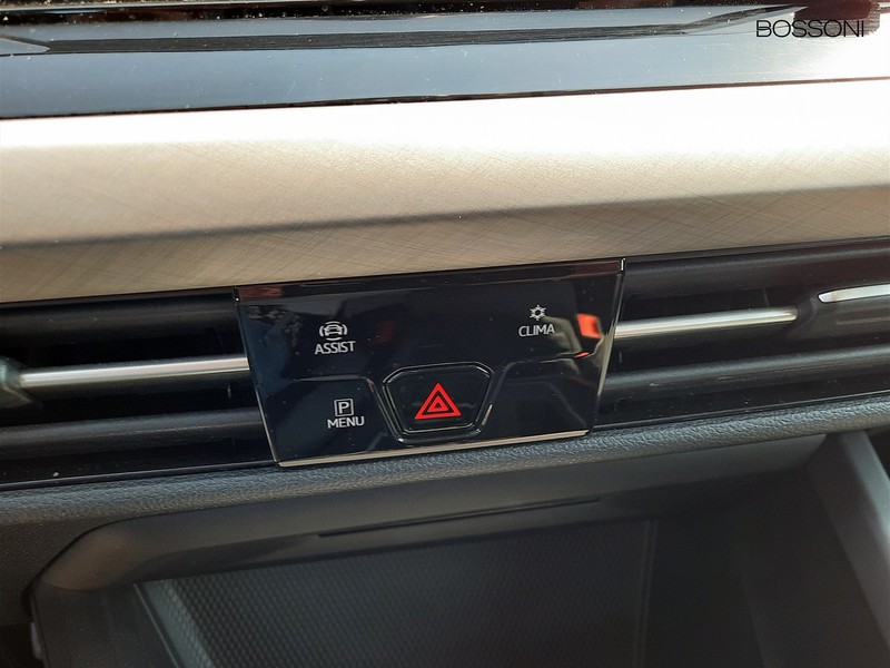 13 - Volkswagen Golf 1.0 etsi evo 110cv life dsg
