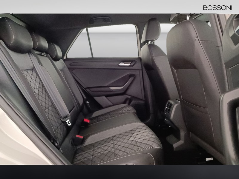 7 - Volkswagen T-Roc 1.5 tsi act r line