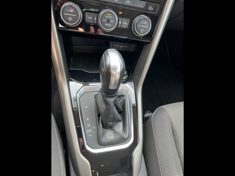 7 - Volkswagen T-Roc 1.5 tsi act style dsg