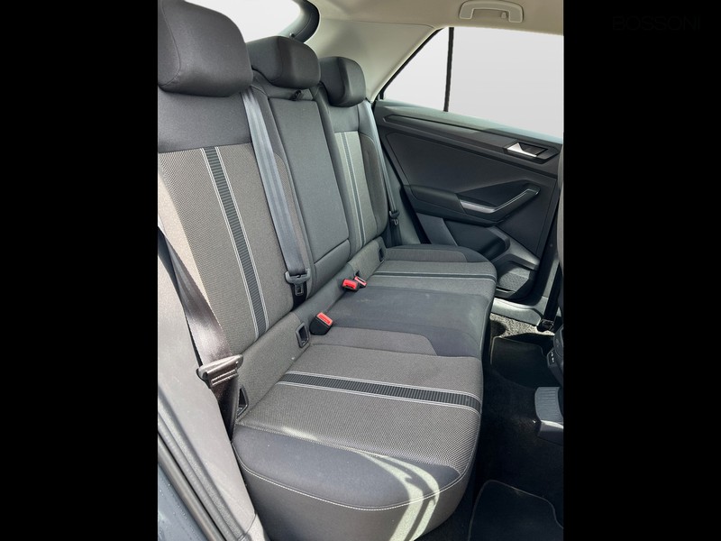 13 - Volkswagen T-Roc 1.5 tsi act style dsg