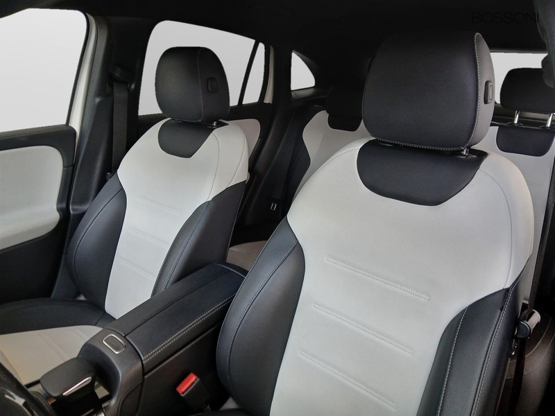 7 - Mercedes GLA 200 d premium 8g-dct