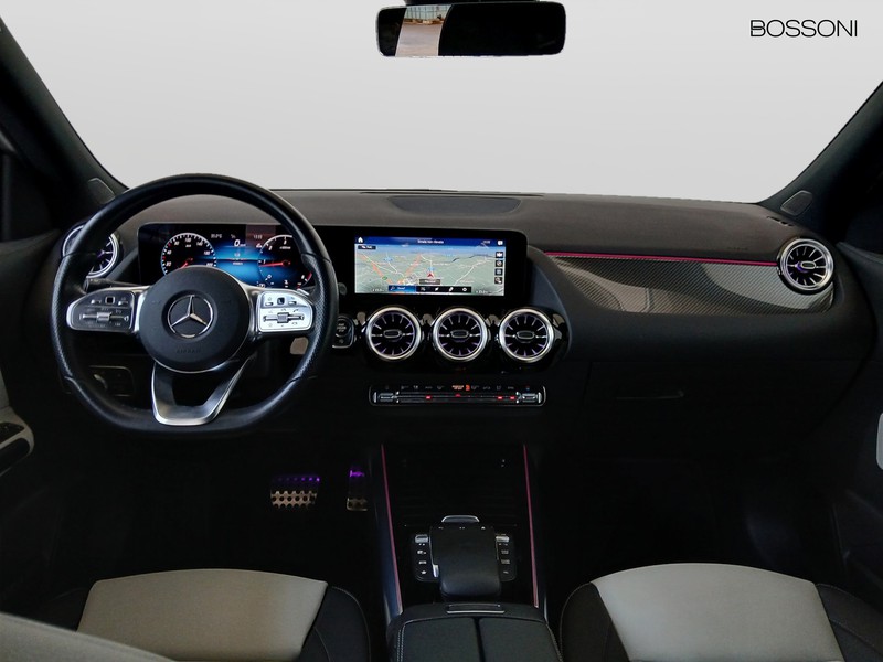 13 - Mercedes GLA 200 d premium 8g-dct
