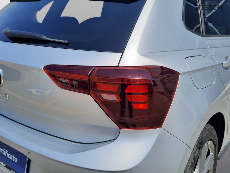 25 - Volkswagen Polo 1.0 tsi 95cv r line