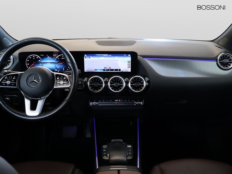13 - Mercedes GLA 200 d sport plus 8g-dct