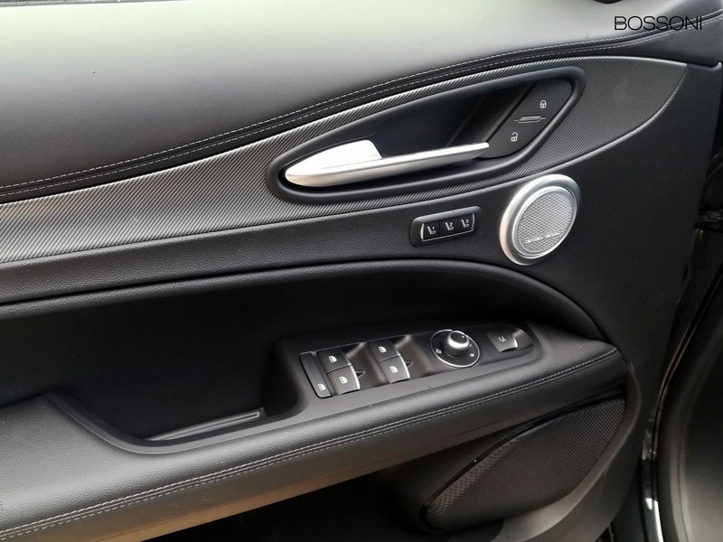 19 - Alfa Romeo Stelvio 2.2 turbo 210cv veloce q4 at8