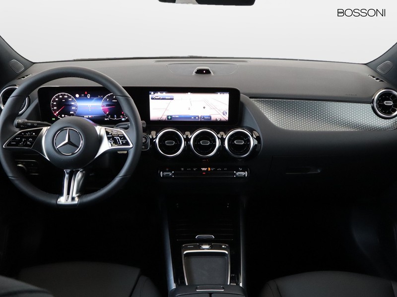 13 - Mercedes GLA 200 d progressive extra 8g-dct