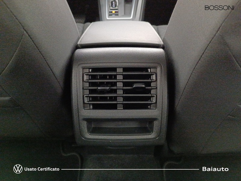 13 - Volkswagen Golf 1.5 tgi 130cv life dsg