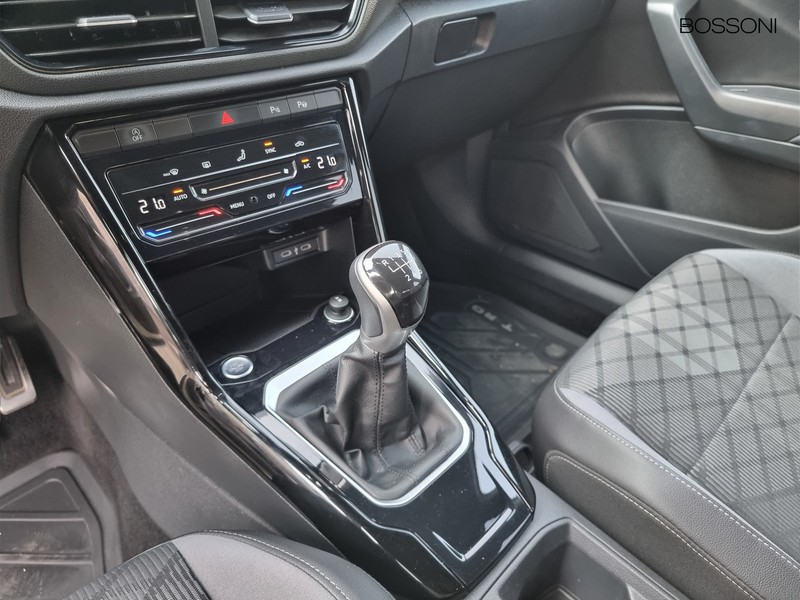 7 - Volkswagen T-Roc 1.5 tsi act r line