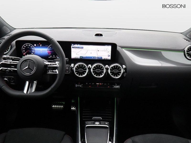13 - Mercedes GLA 200 d amg line extra 8g-dct