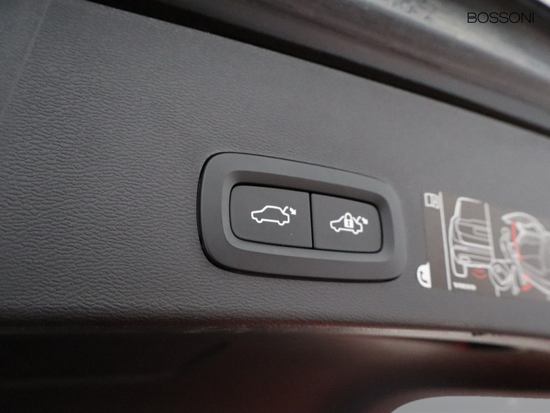 19 - Volvo XC40 1.5 t4 recharge plug-in-hybrid inscription geartronic my21