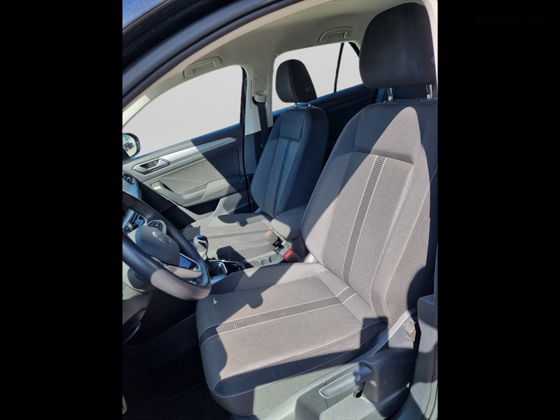 7 - Volkswagen T-Roc 2.0 tdi scr 115cv life
