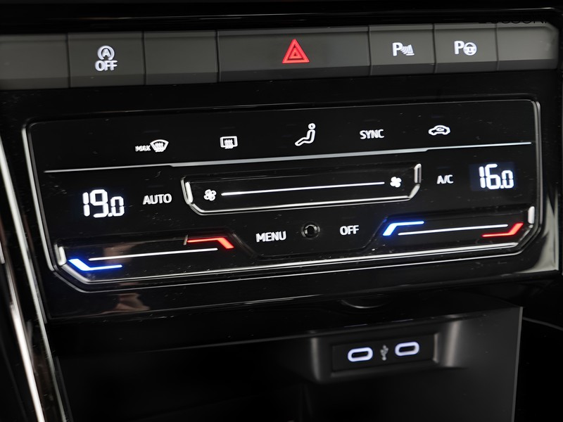 25 - Volkswagen T-Roc 1.5 tsi act r line dsg