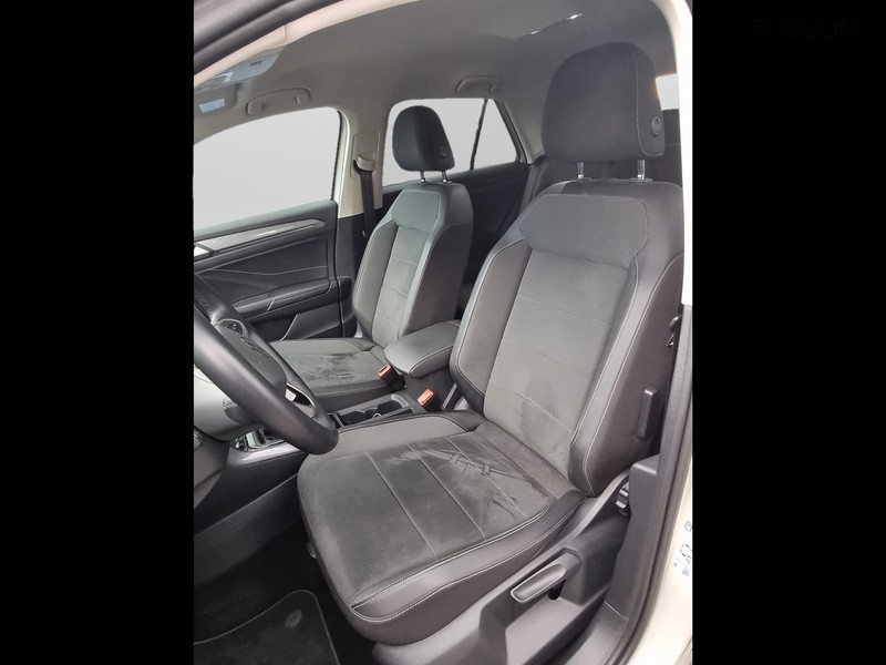 7 - Volkswagen T-Roc 1.0 tsi 110cv style