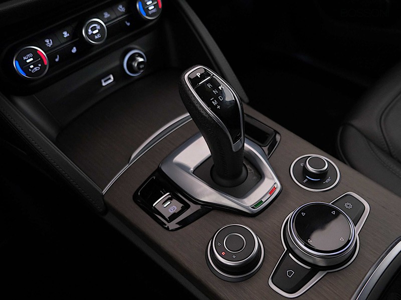 19 - Alfa Romeo Stelvio 2.2 turbo 210cv ti q4 at8