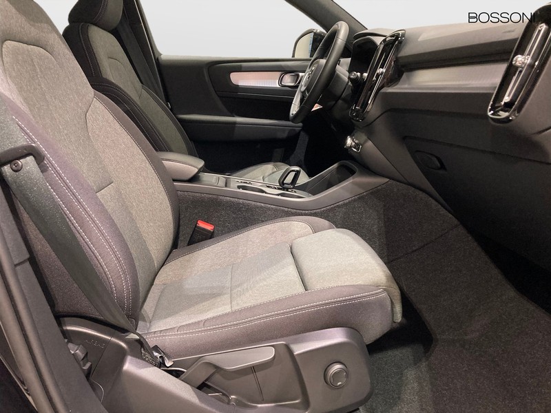 7 - Volvo XC40 2.0 b3 core automatico