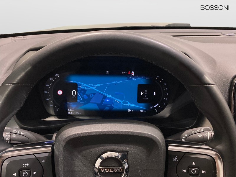 13 - Volvo XC40 2.0 b3 core automatico