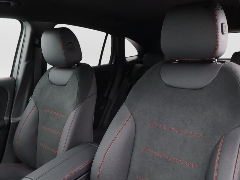 7 - Mercedes GLA 200 d amg line extra 8g-dct