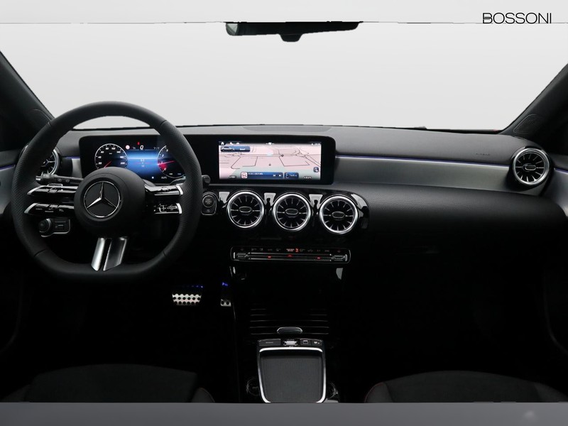 13 - Mercedes Classe A 200 amg line premium 7g-dct