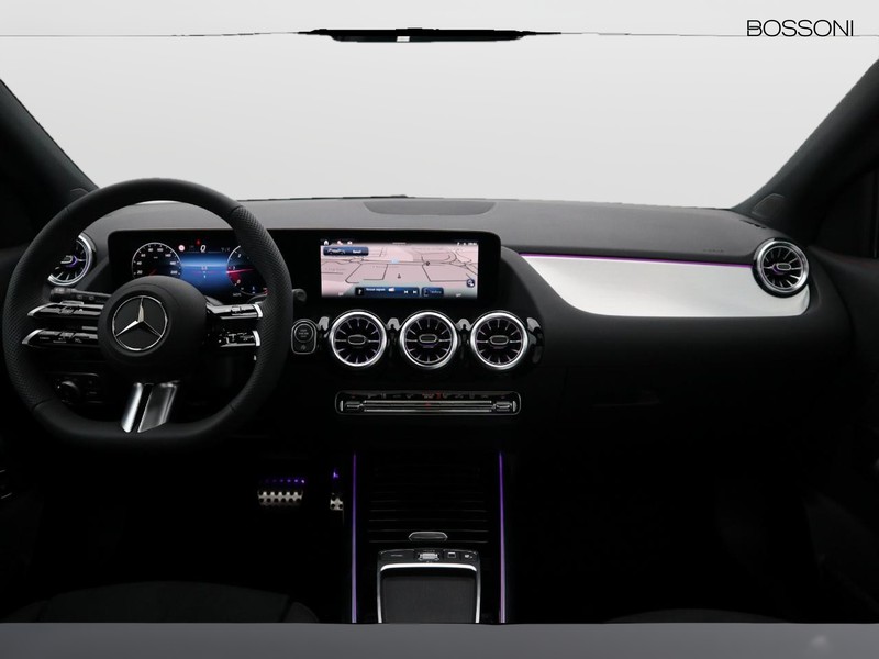 13 - Mercedes GLA 200 d amg line premium 8g-dct