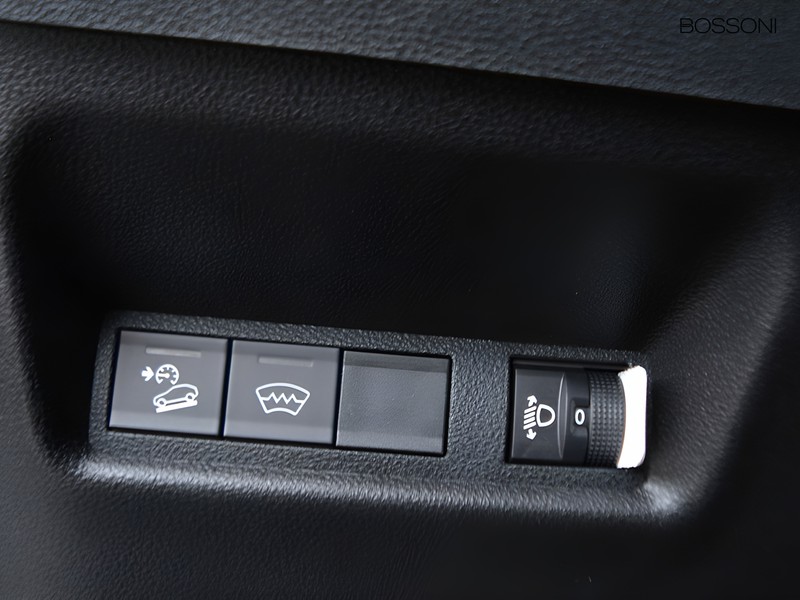 19 - Jeep Avenger 1.2 turbo e-hybrid mhev 110cv summit fwd edct6