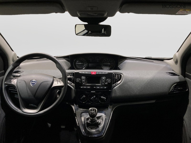 7 - Lancia Ypsilon 1.0 firefly hybrid 70cv silver s&s