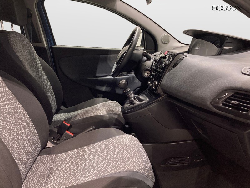 13 - Lancia Ypsilon 1.0 firefly hybrid 70cv silver s&s