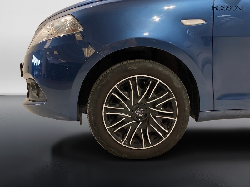 19 - Lancia Ypsilon 1.0 firefly hybrid 70cv silver s&s