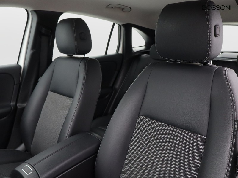 7 - Mercedes GLA 200 business extra 7g-dct