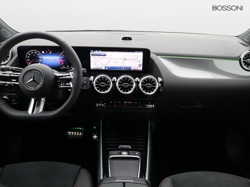 13 - Mercedes GLA 200 d amg line extra 8g-dct