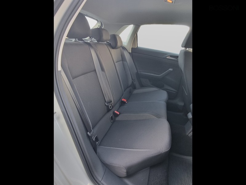 13 - Volkswagen Polo 1.0 tsi 95cv life