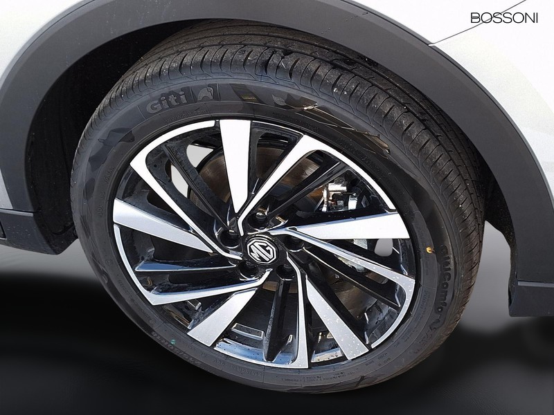 13 - Mg ZS 1.5 hybrid+ luxury auto