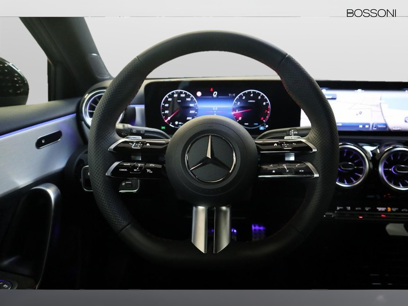 13 - Mercedes Classe A 200 amg line premium 7g-dct