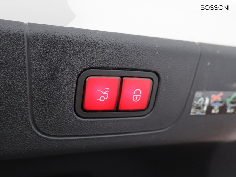 19 - Mercedes CLA eq 250+ premium