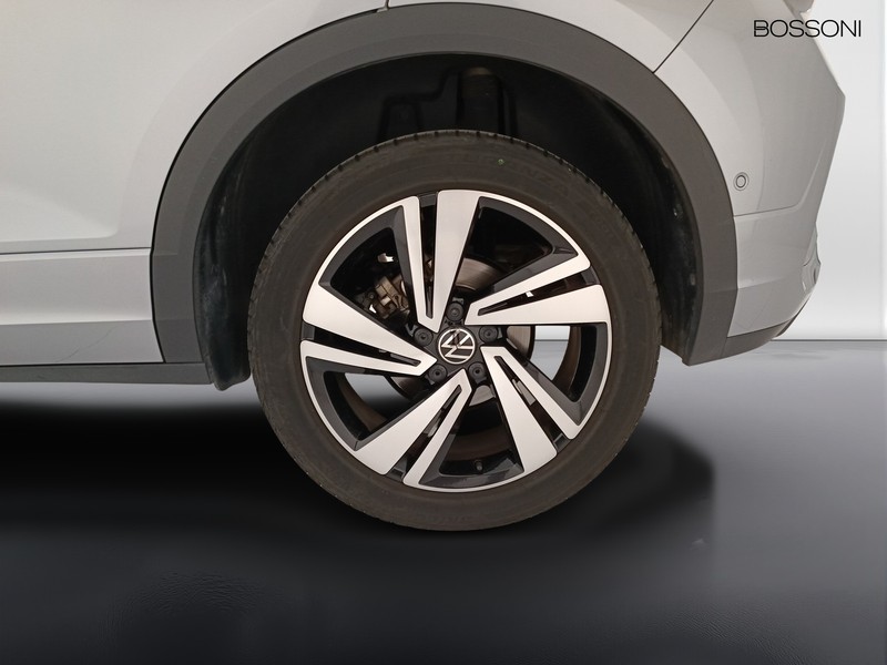 25 - Volkswagen T-Roc 1.0 tsi 110cv r line